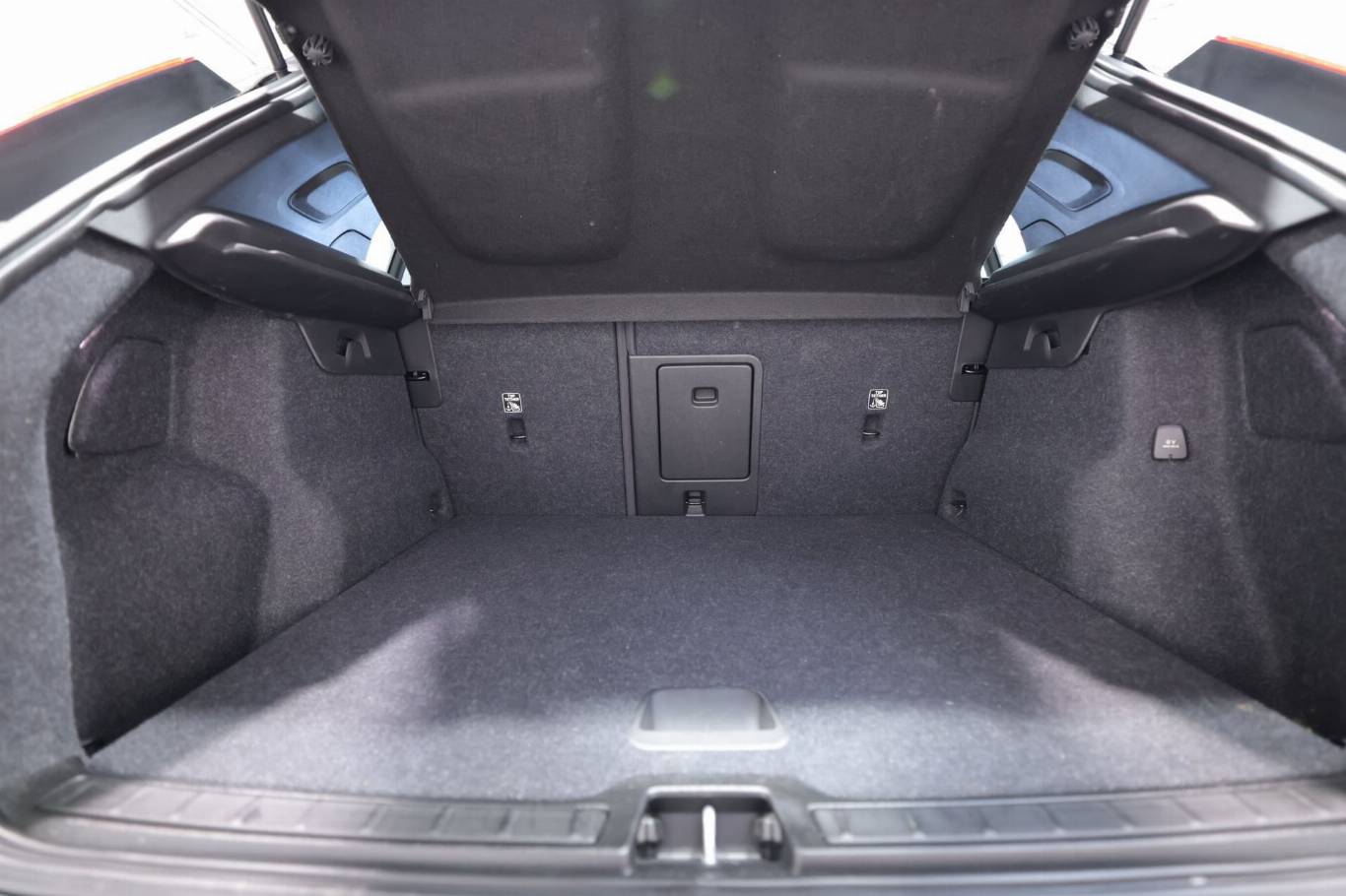 VOLVO XC40 48