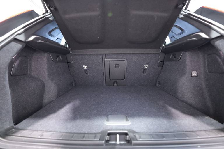 VOLVO XC40 48