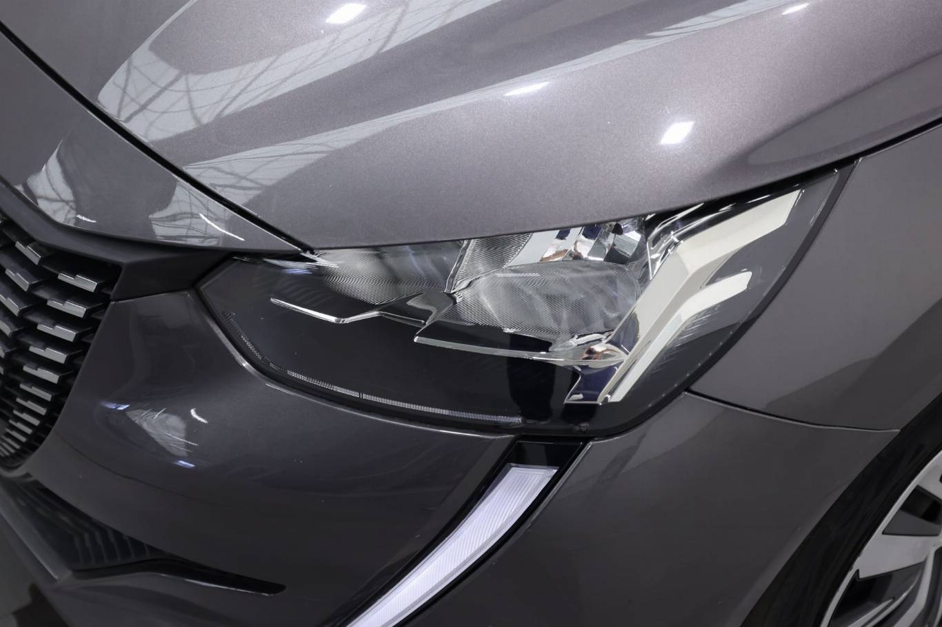 PEUGEOT 208 40