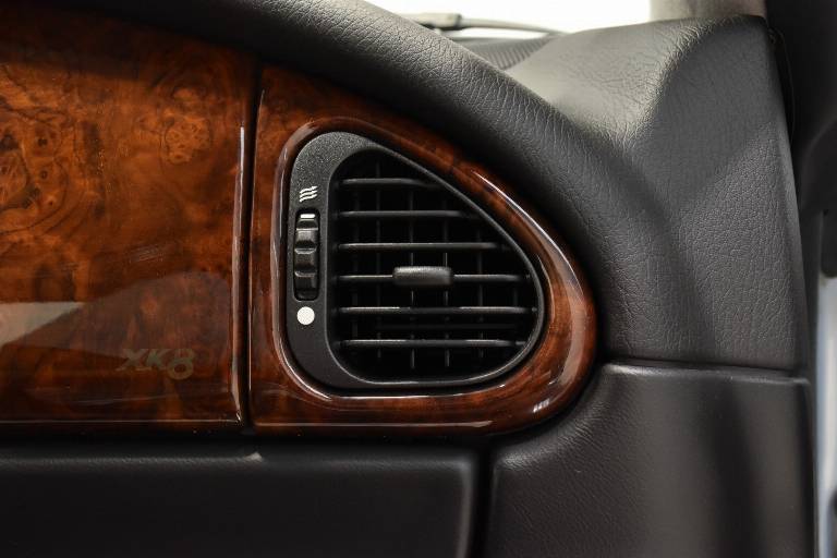 JAGUAR XK8 47