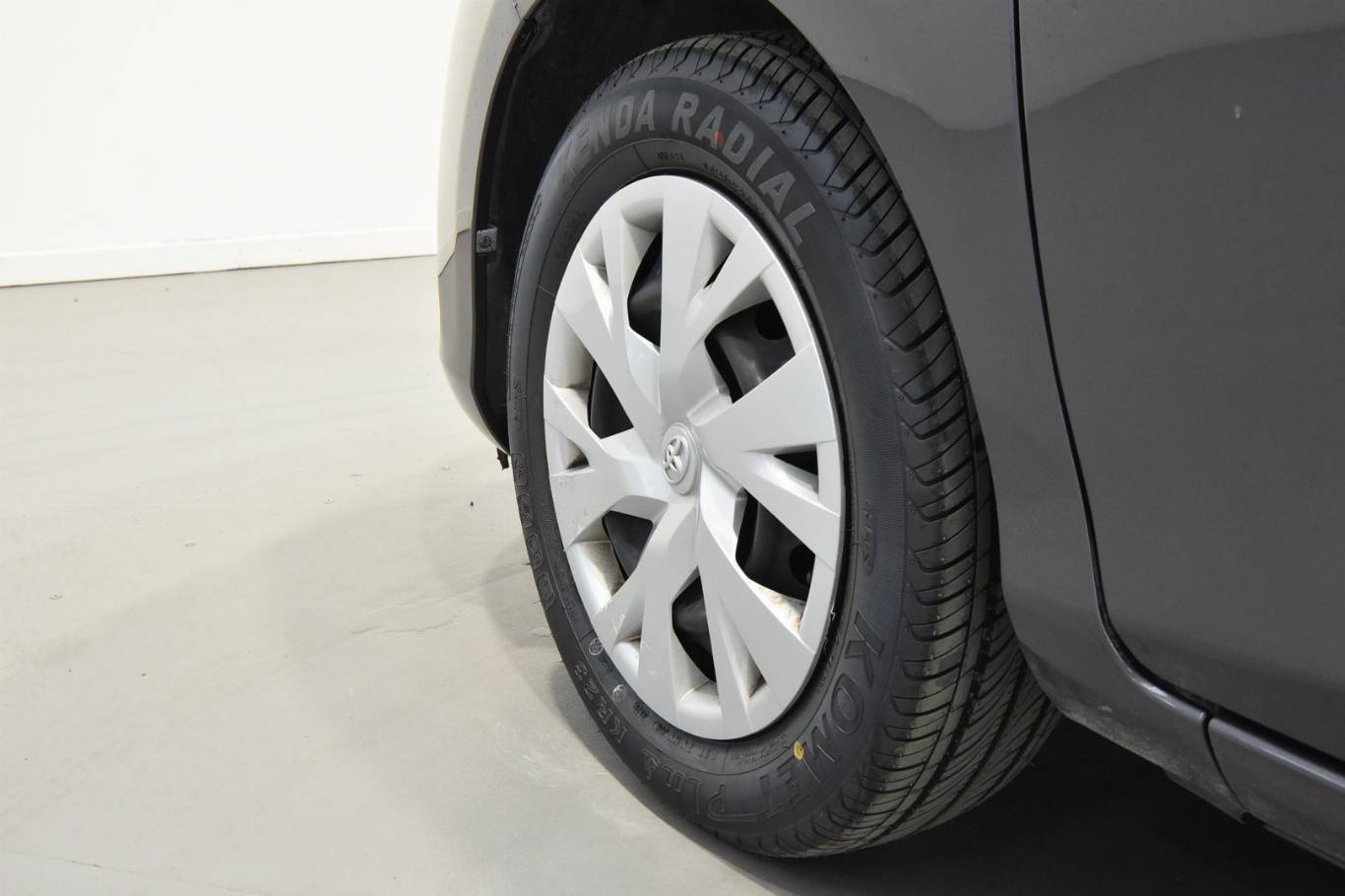 TOYOTA Yaris 9