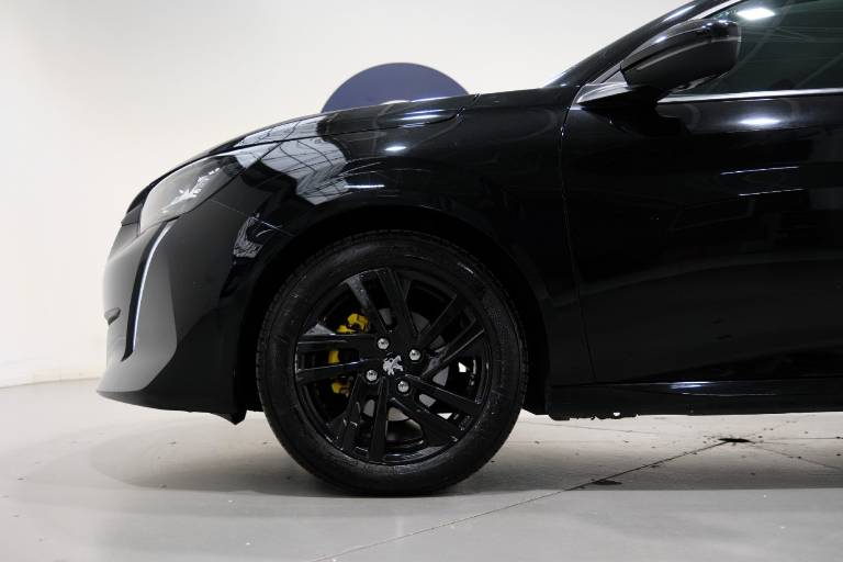 PEUGEOT 208 19