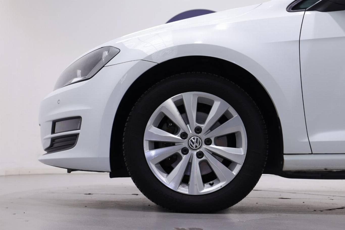 VOLKSWAGEN Golf 18
