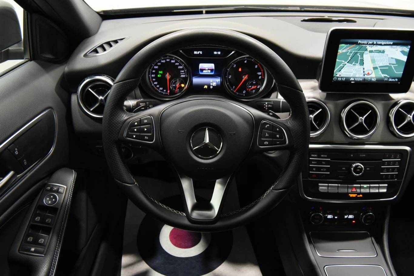 MERCEDES-BENZ GLA 200 23