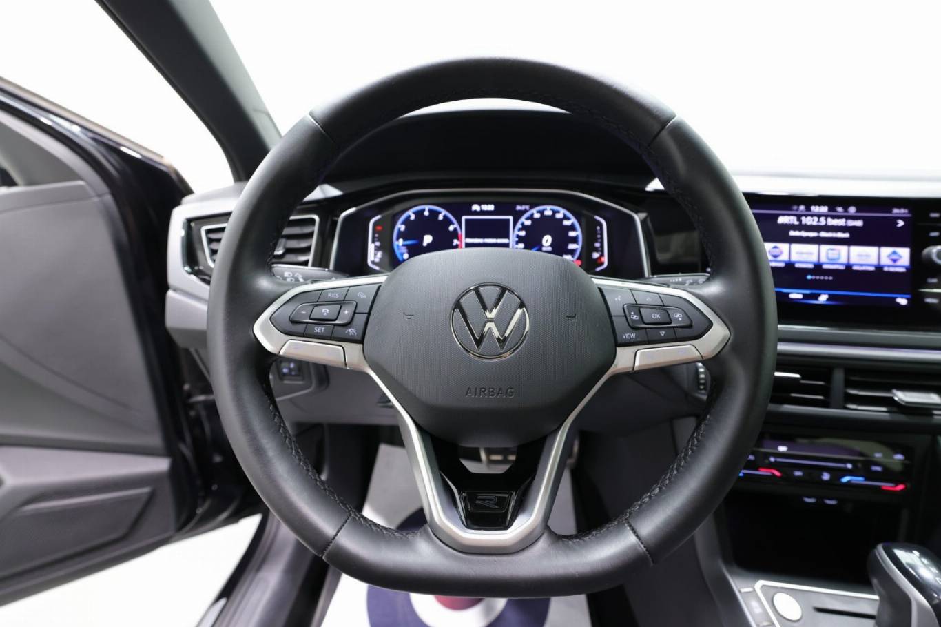 VOLKSWAGEN Taigo 7