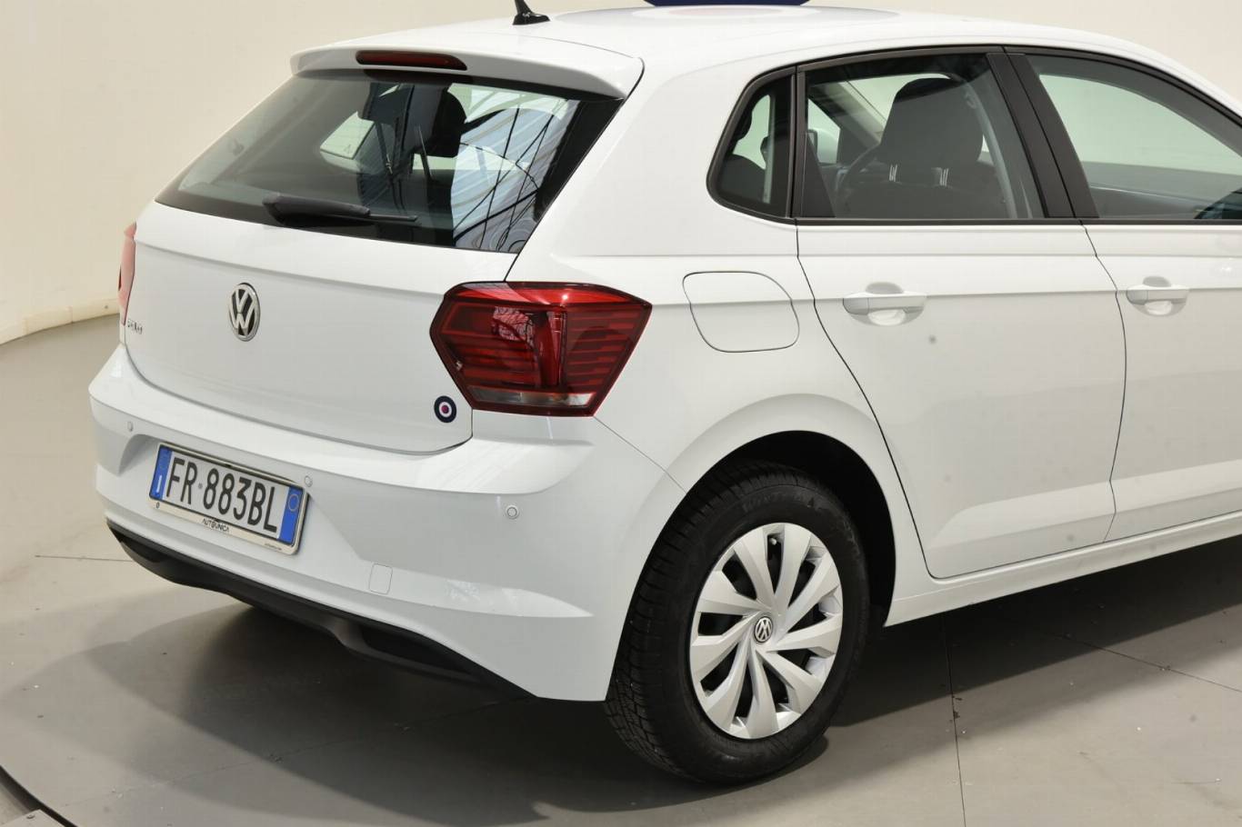 VOLKSWAGEN Polo 13