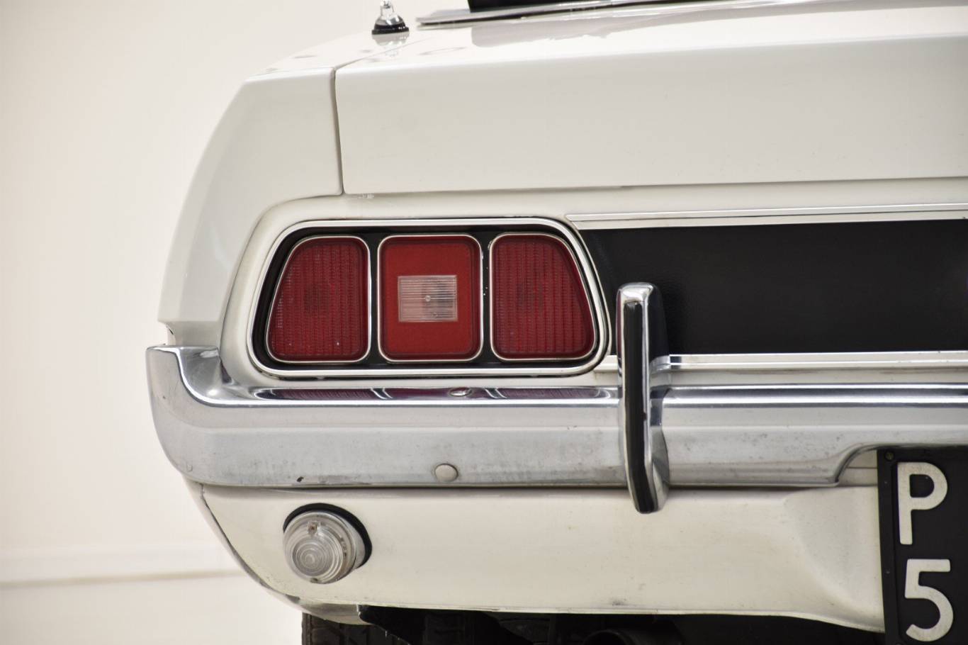 FORD Mustang 84