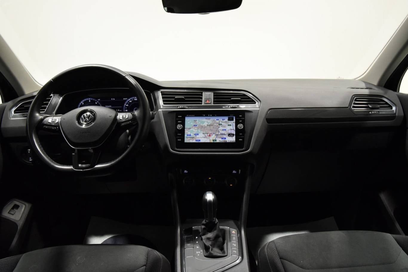 VOLKSWAGEN Tiguan 22