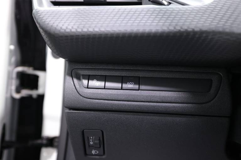 PEUGEOT 2008 26