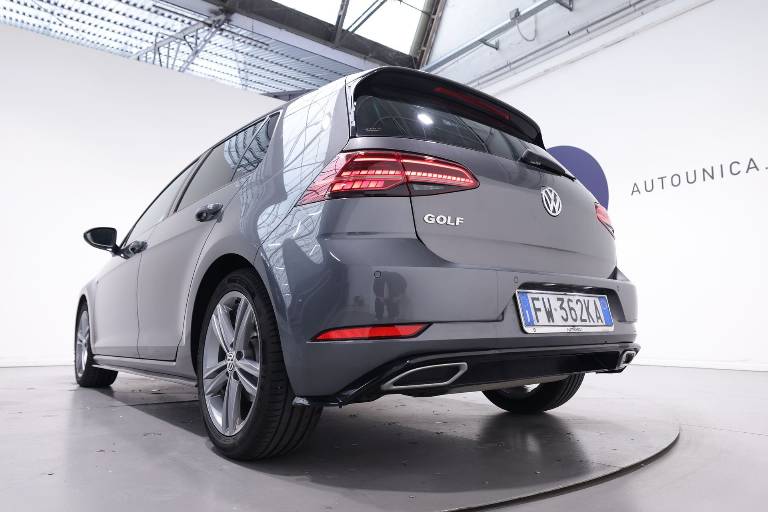VOLKSWAGEN Golf 39