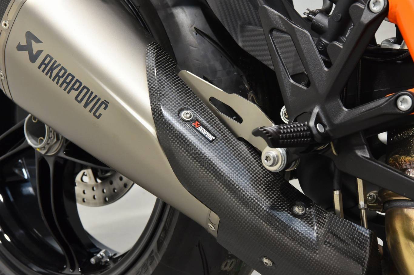 KTM 1290 Super Duke R 28