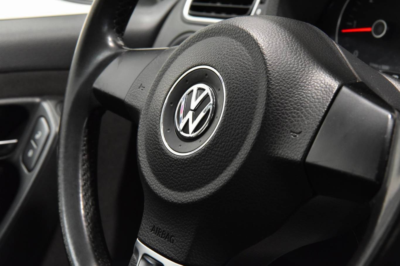 VOLKSWAGEN Polo 23