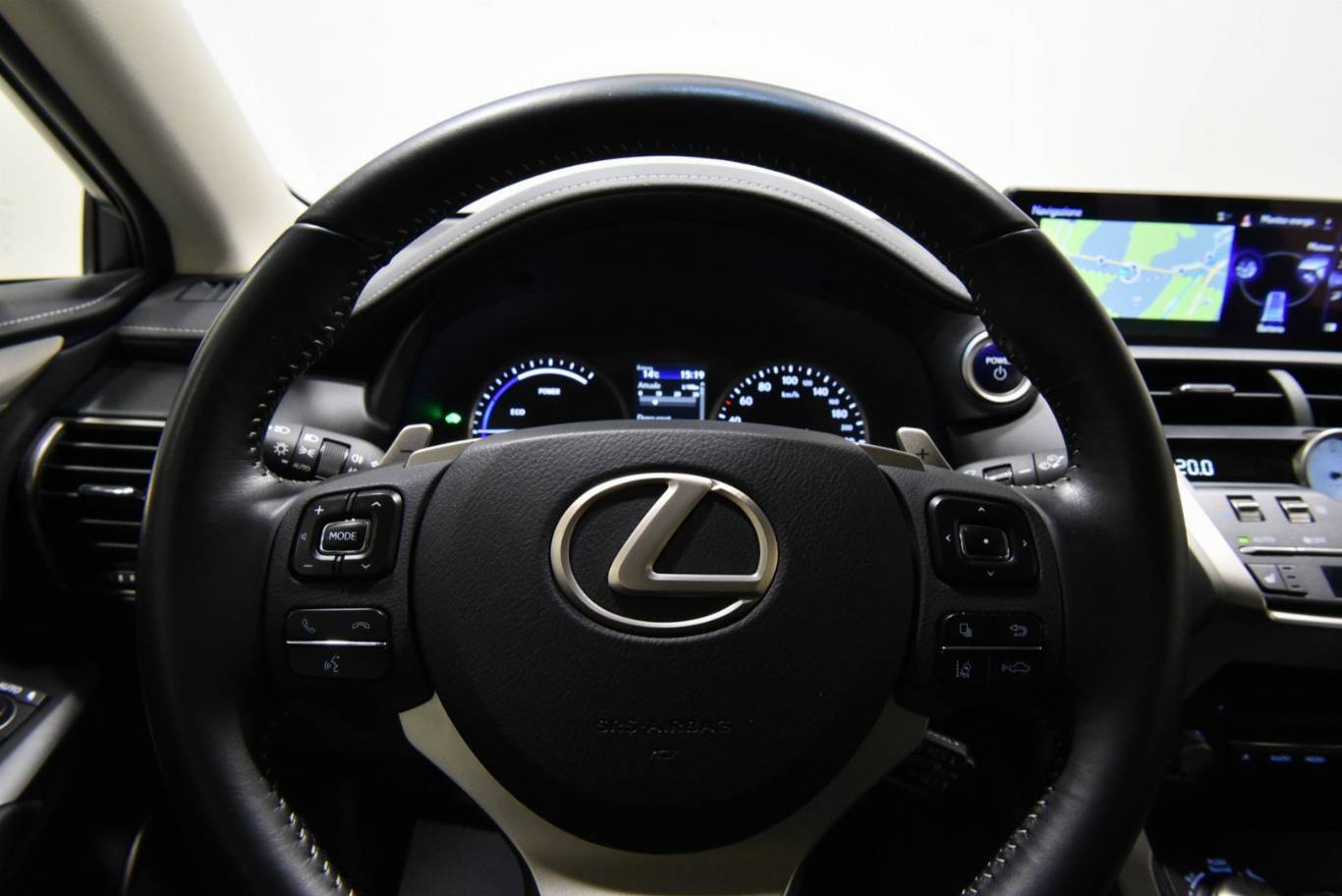 LEXUS NX 300 39