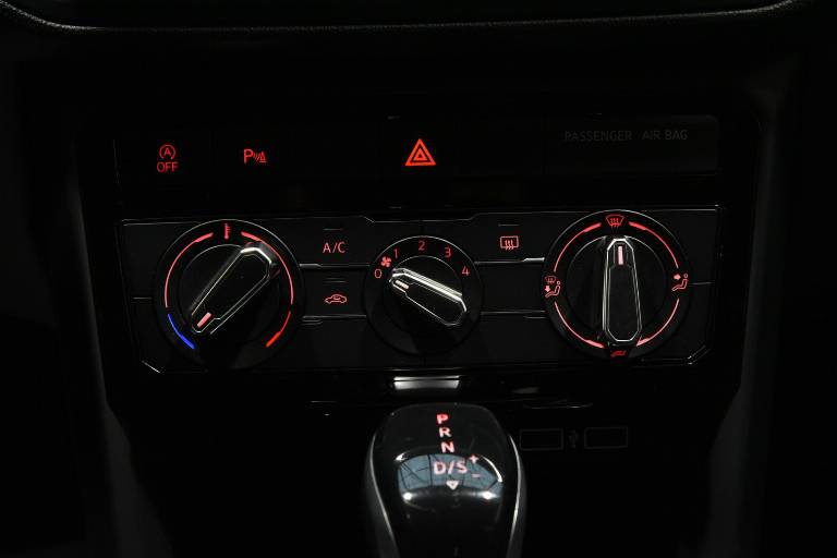 VOLKSWAGEN T-Cross 11