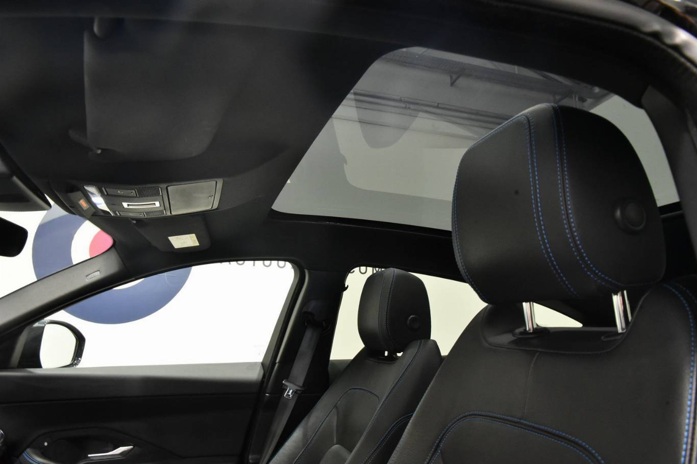 JAGUAR E-Pace 37