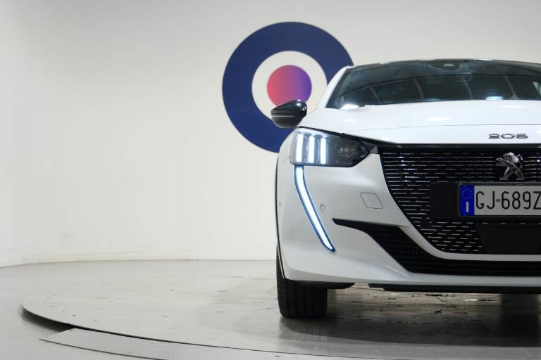 PEUGEOT 208 52