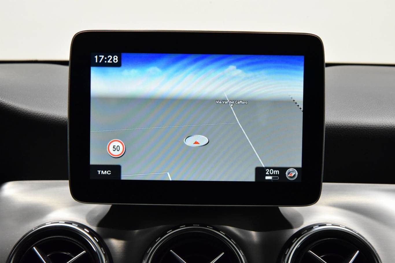 MERCEDES-BENZ GLA 200 10