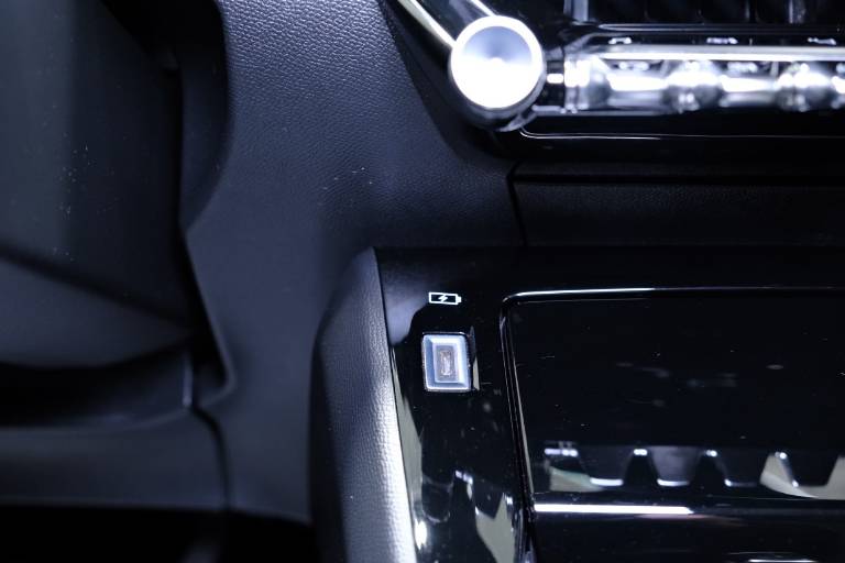 PEUGEOT 208 30