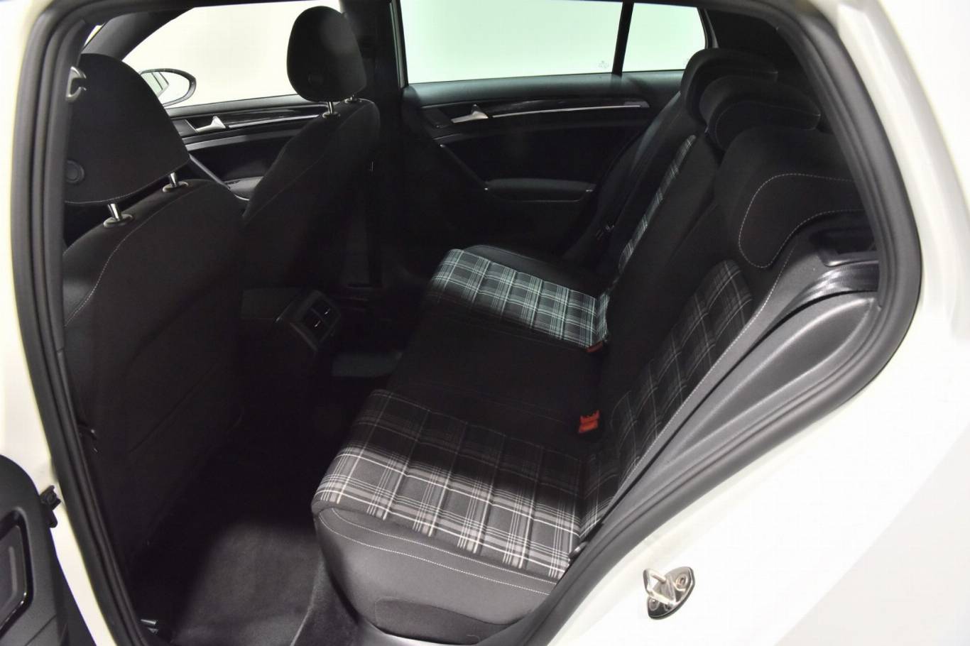 VOLKSWAGEN Golf GTD 32