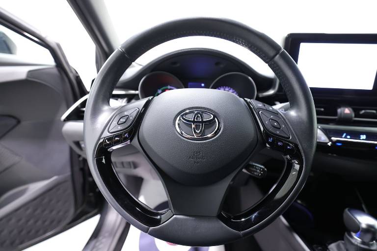 TOYOTA C-HR 23