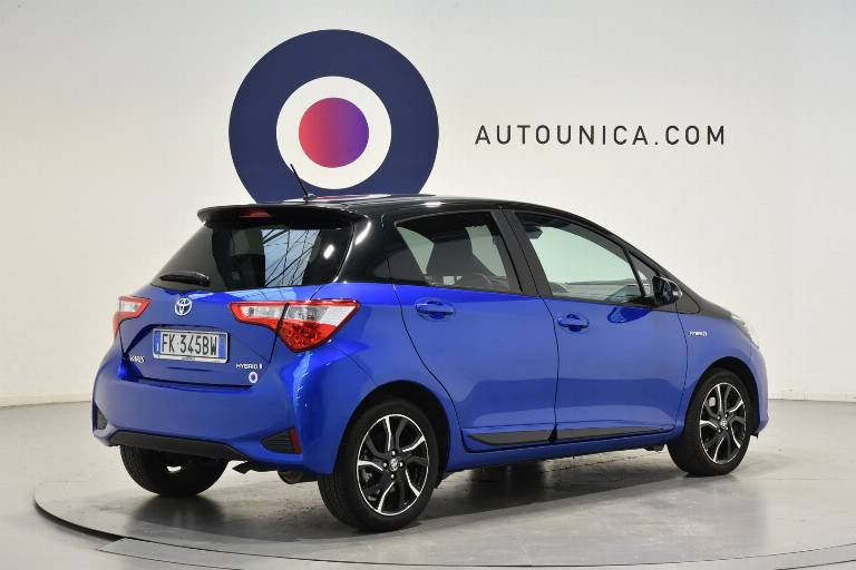 TOYOTA Yaris 30
