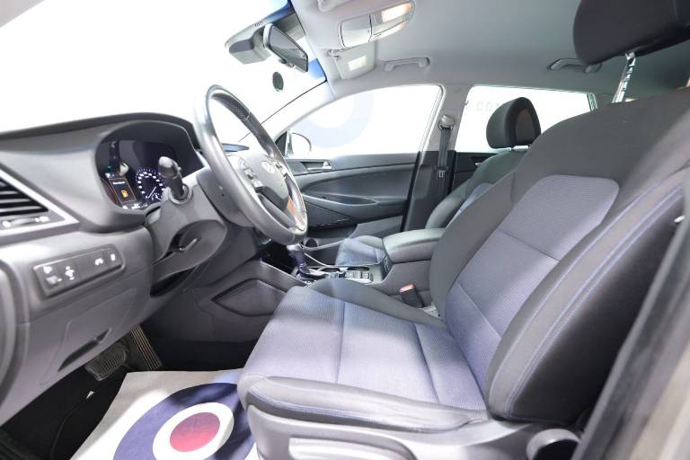 HYUNDAI Tucson 19