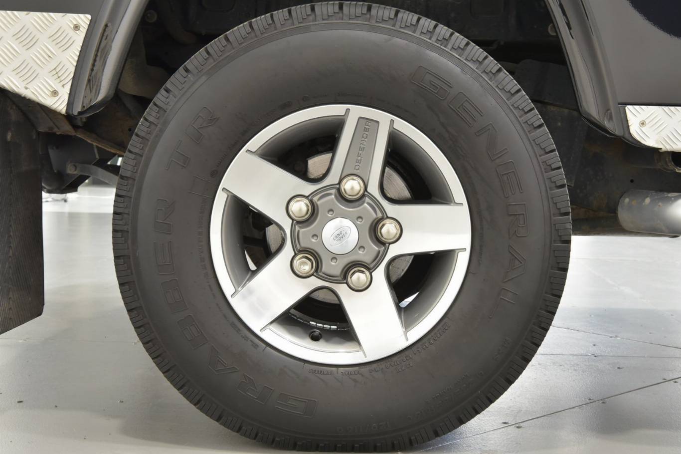 LAND ROVER Defender 33
