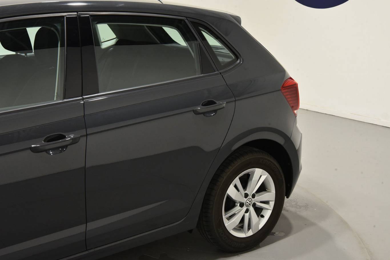 VOLKSWAGEN Polo 42