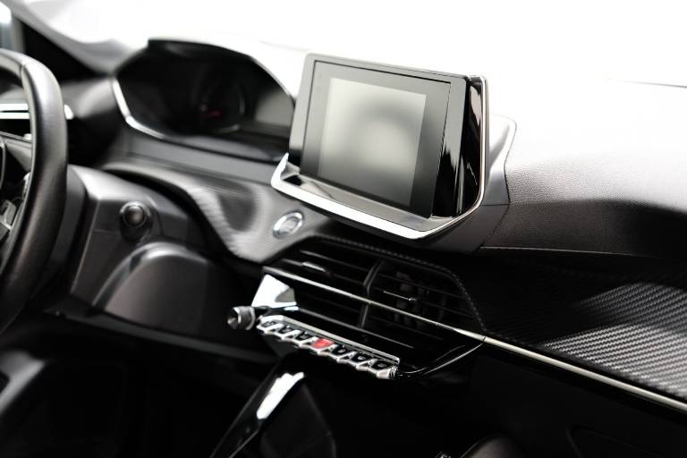 PEUGEOT 208 53