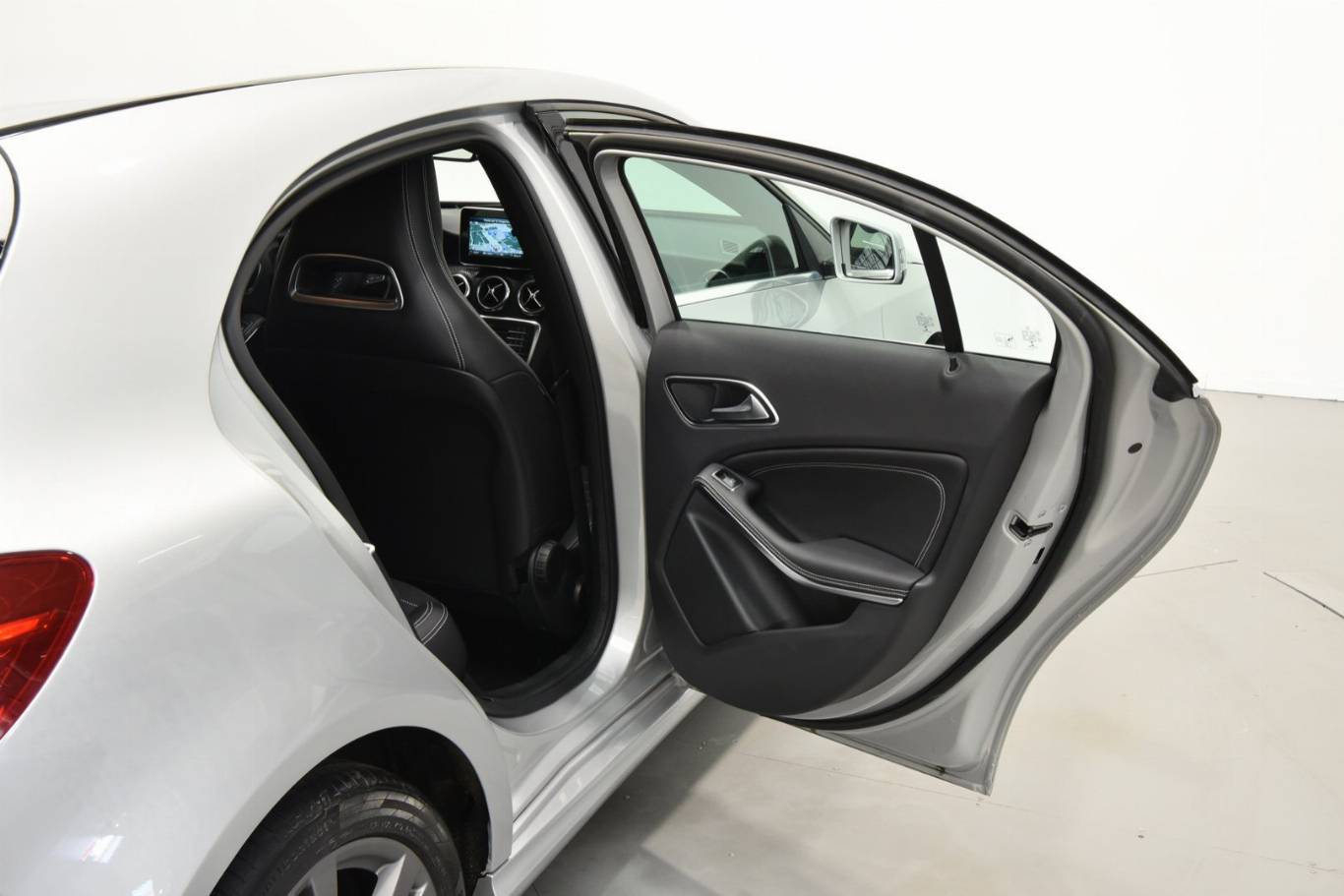 MERCEDES-BENZ A 180 52