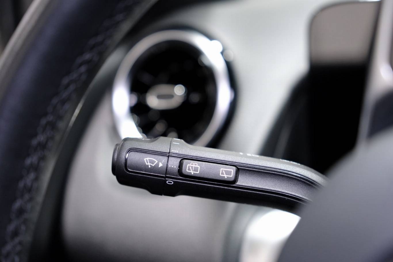 MERCEDES-BENZ GLB 200 20