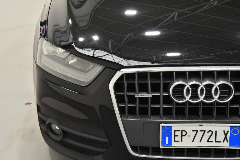 AUDI Q3 8