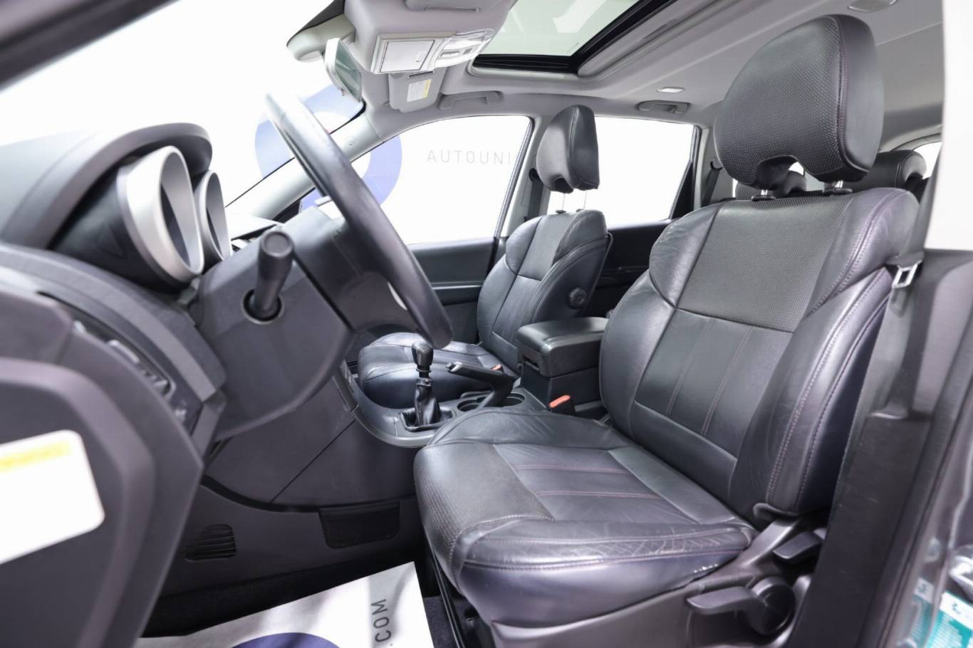 MAHINDRA XUV500 6