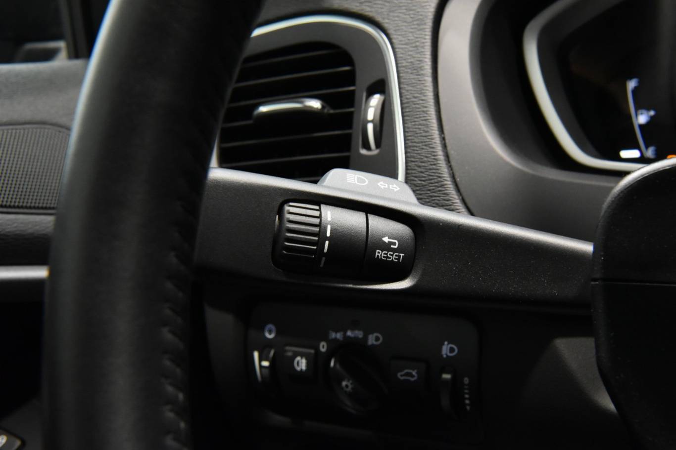 VOLVO V40 Cross Country 26