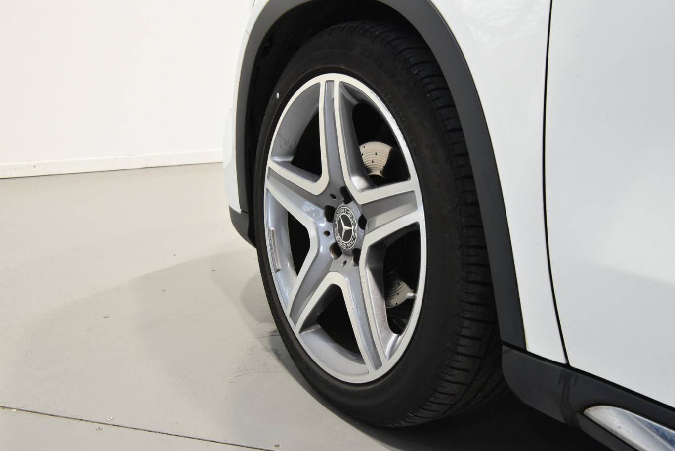 MERCEDES-BENZ GLA 200 9