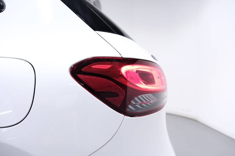 MERCEDES-BENZ GLA 52