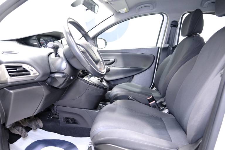 LANCIA Ypsilon 18