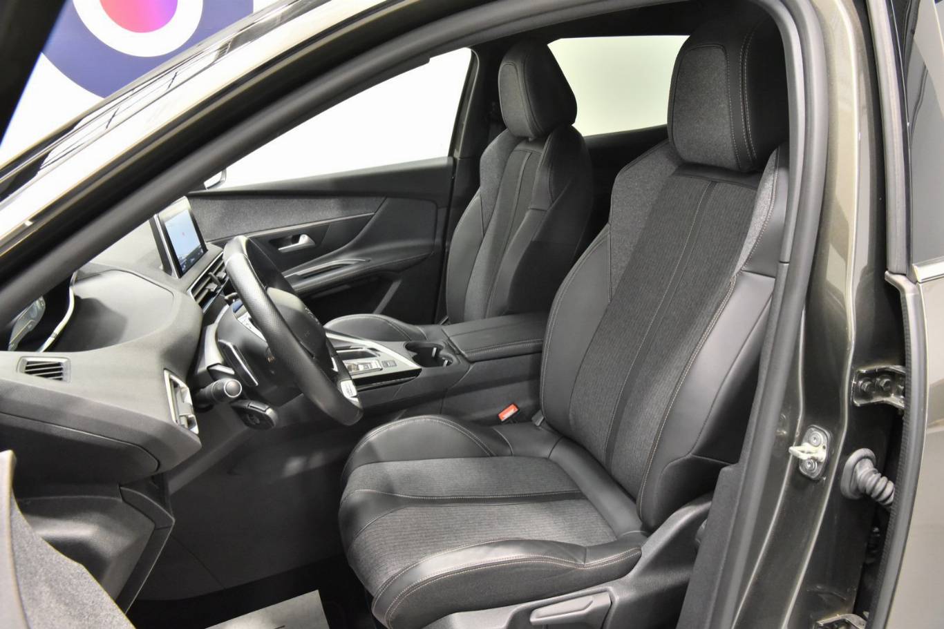 PEUGEOT 3008 4