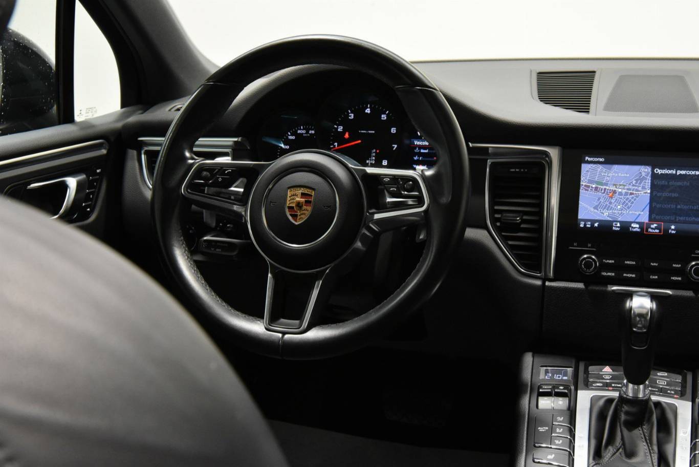 PORSCHE Macan 23