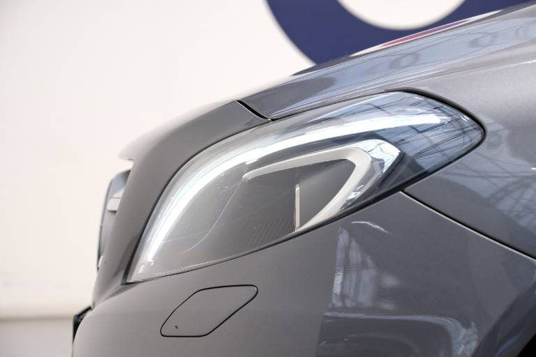 MERCEDES-BENZ B 200 12