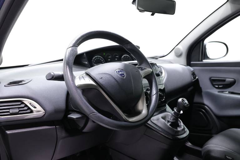 LANCIA Ypsilon 13