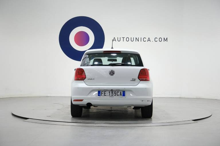 VOLKSWAGEN Polo 16