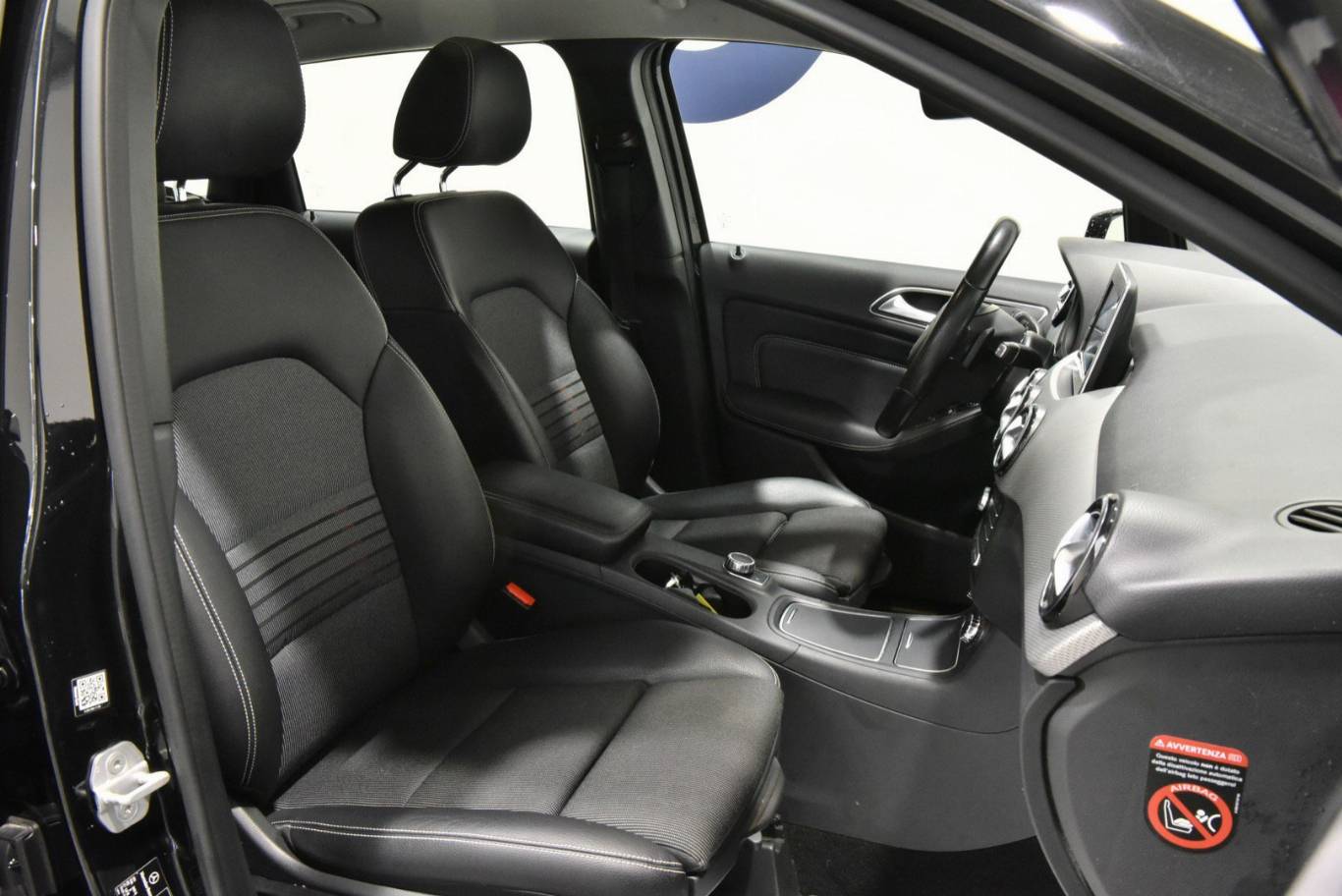 MERCEDES-BENZ B 180 21