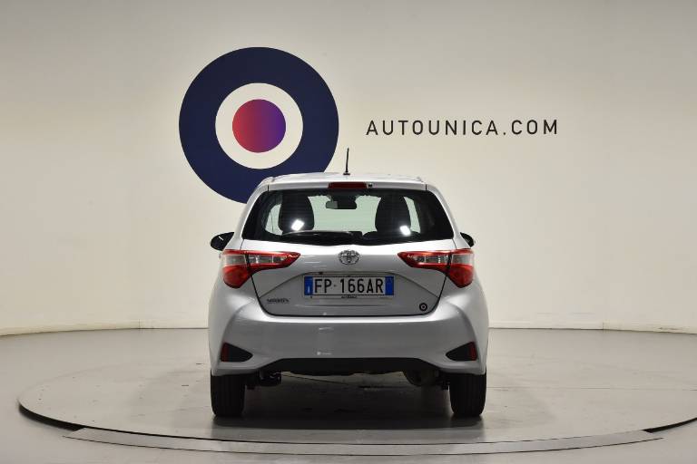 TOYOTA Yaris 6