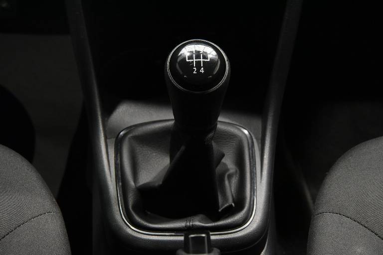 VOLKSWAGEN Polo 10