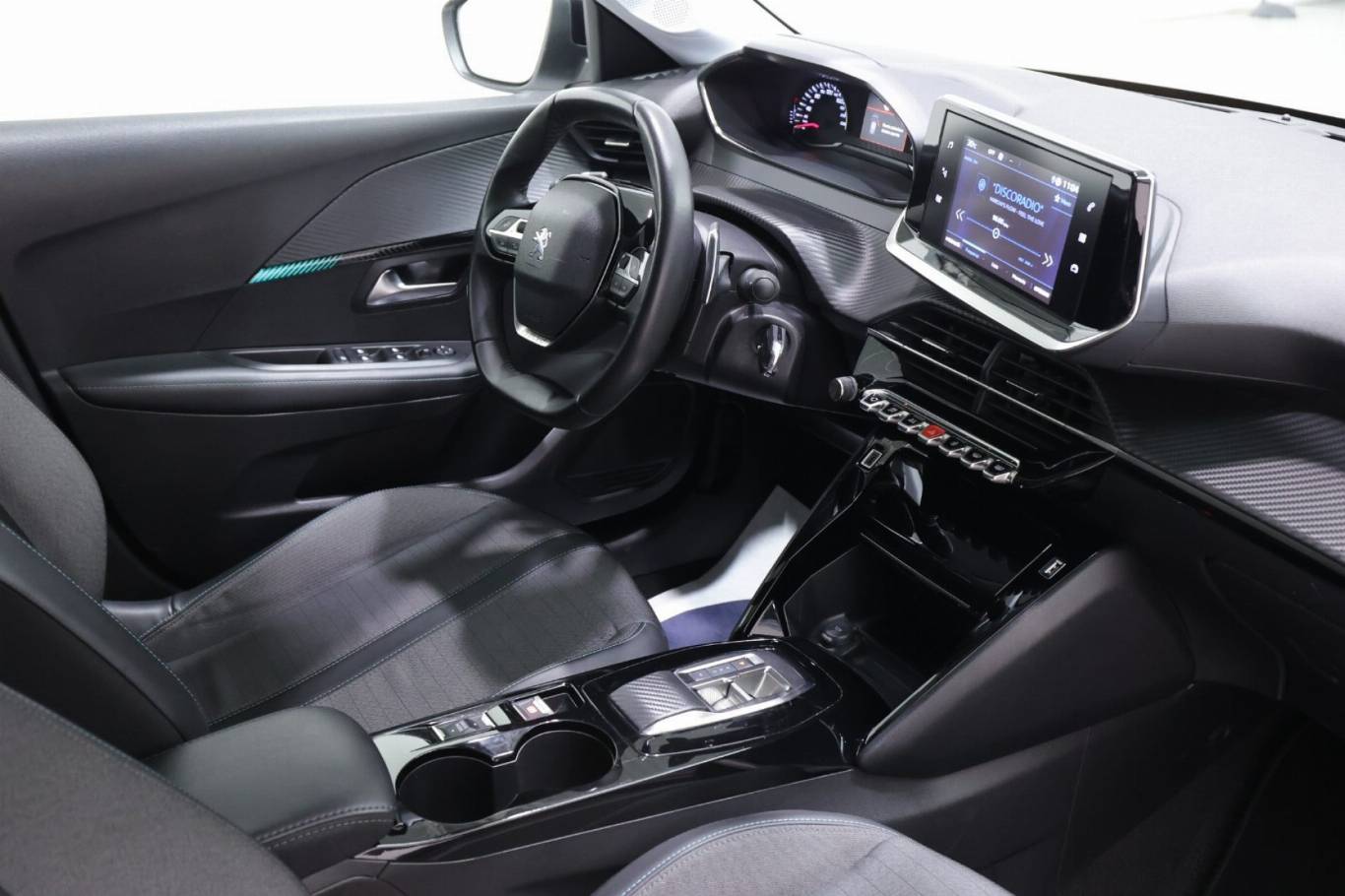 PEUGEOT 208 43