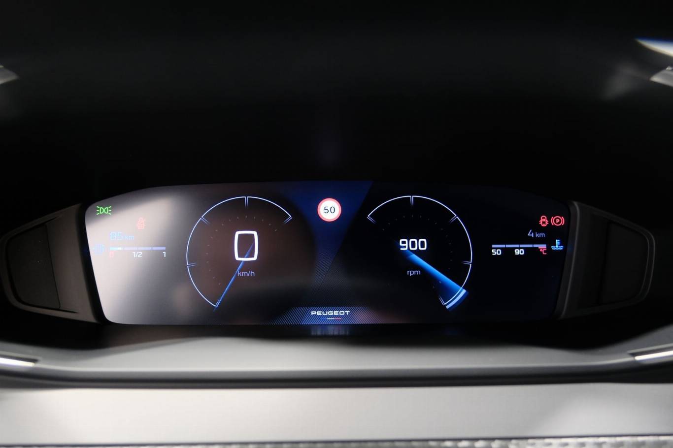 PEUGEOT 2008 8