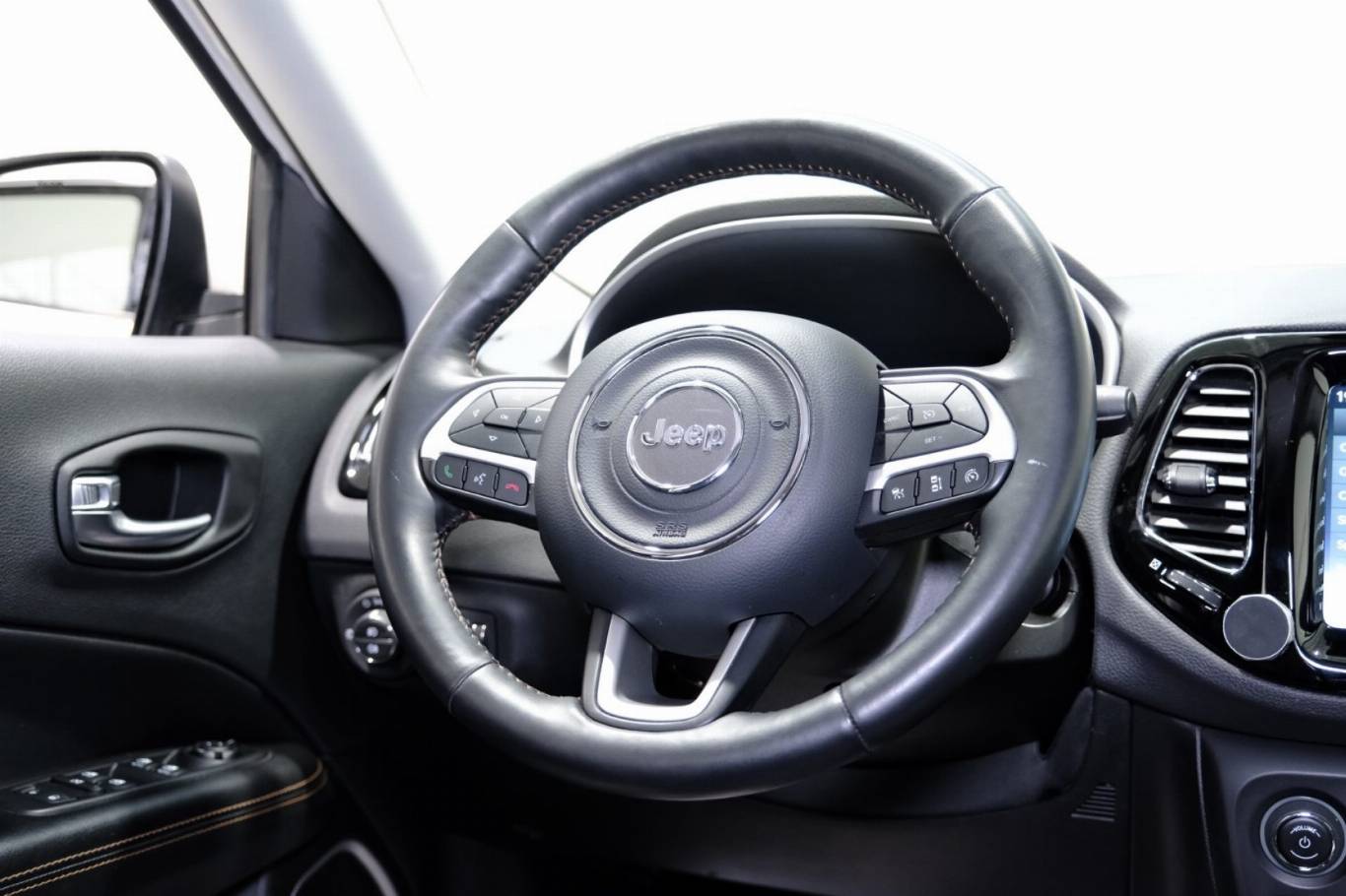 JEEP Compass 41
