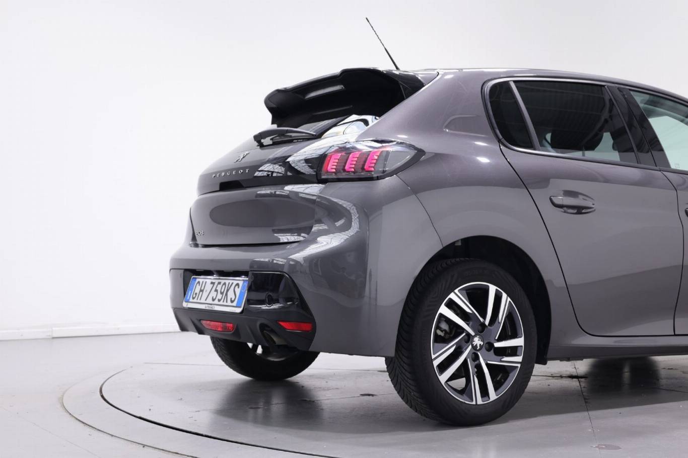 PEUGEOT 208 42