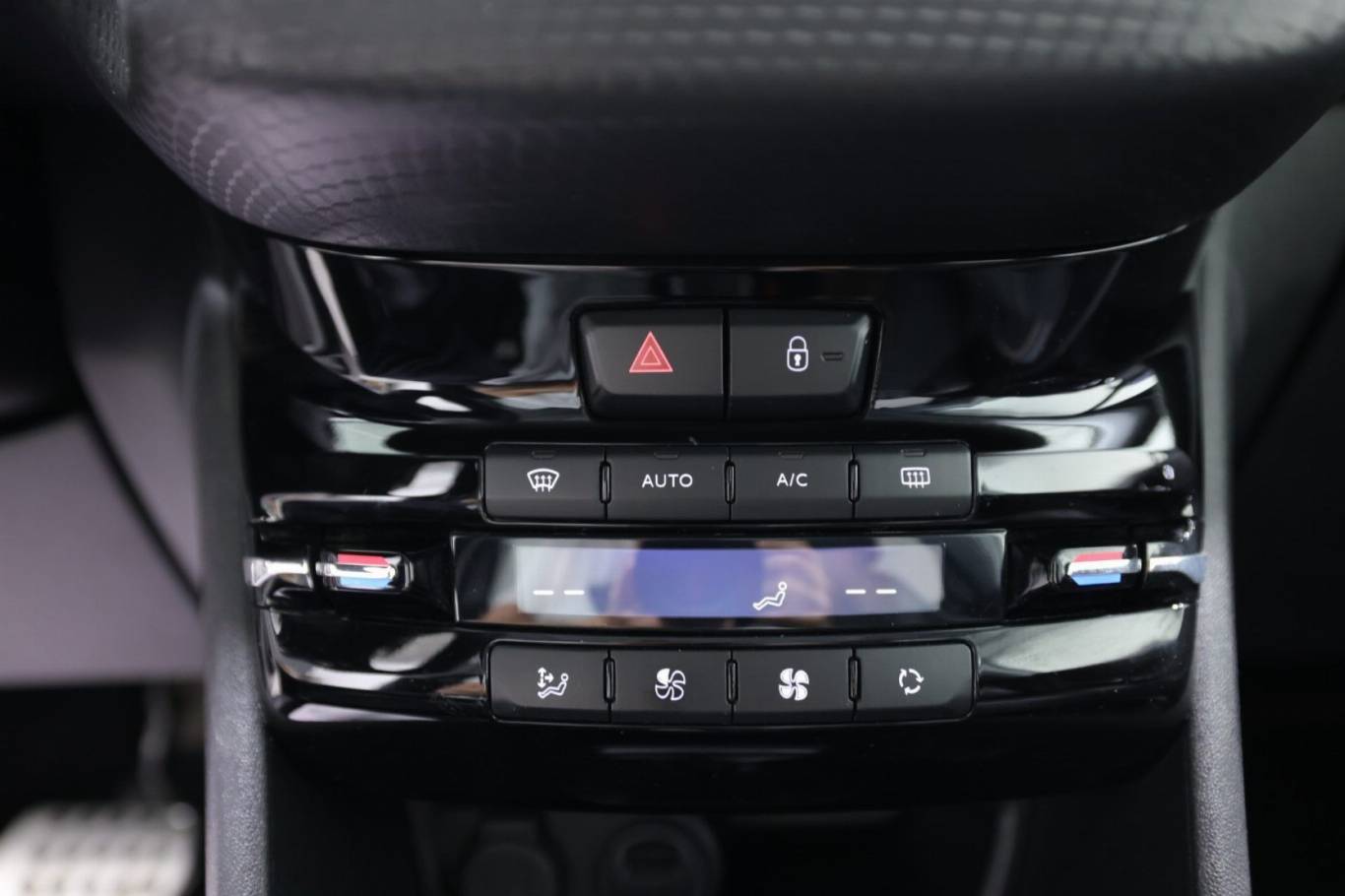 PEUGEOT 2008 29